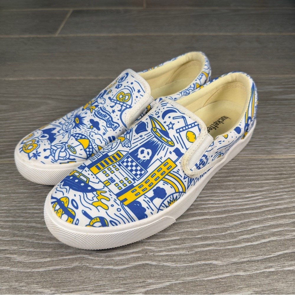 Bucketfeet Auntie Anne’s Pretzels Slip On Shoes Women’s 9 Men’s 7.5